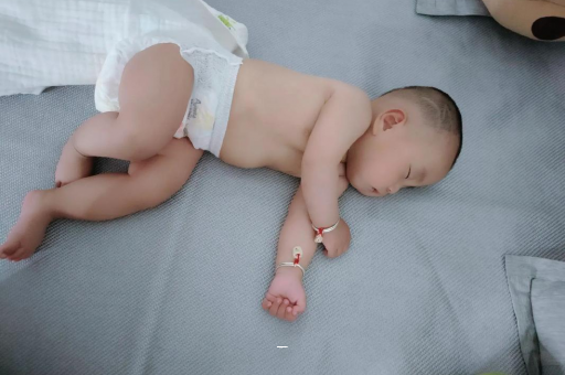重庆宝宝夏天要穿袜子吗
